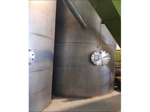 Double-jacketed stainless steel storage tank