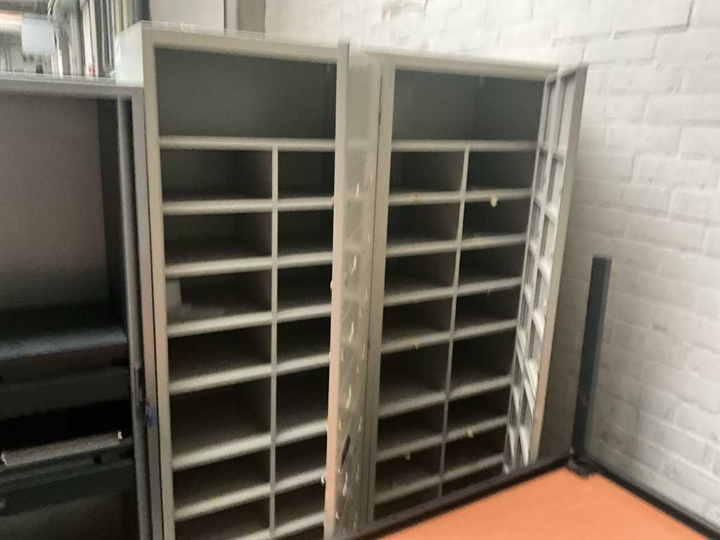 2 armoires de casiers en métal
