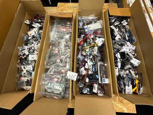 Reading glasses various models, colors and strengths (400x)