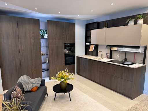 Combinatie van kavels 1 t/m 8 (Dibiesse showroomkeuken met Miele apparatuur)