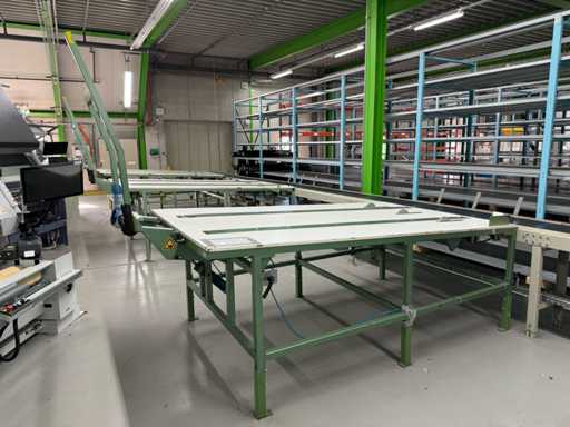 Stoff ein- und ausgeführter Fördertisch