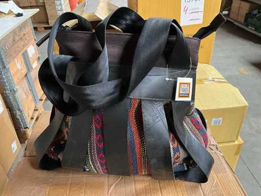 Geantă Fair Trade realizată din material reciclat (40x)