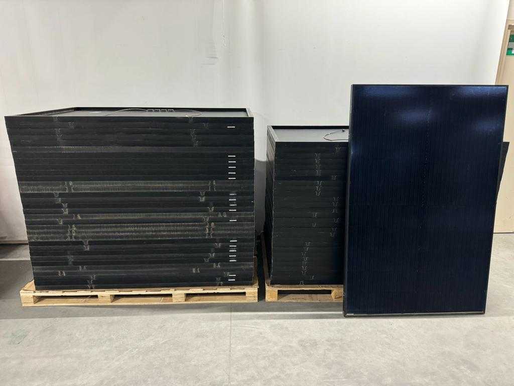 Izen - MP1720330 - set di 60 pannelli solari neri pieni usati