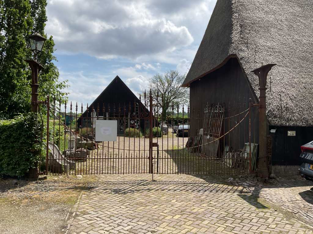 Porte de jardin du château en métal