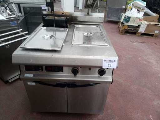Industrial fryer with oil cleaner