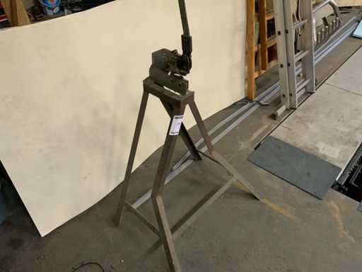 Mubea Record Scissors na stojaku