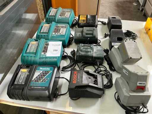 Différents chargeurs de batteries (12x)