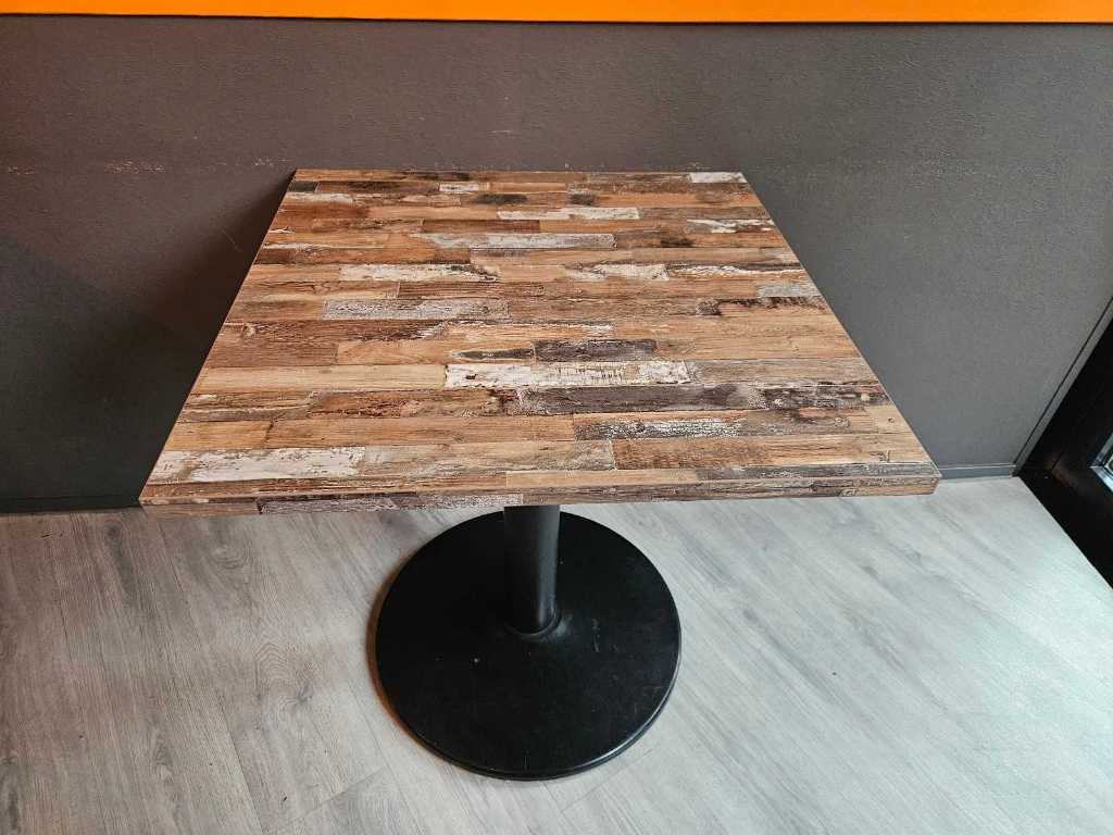 Tisch im Restaurant (4x)