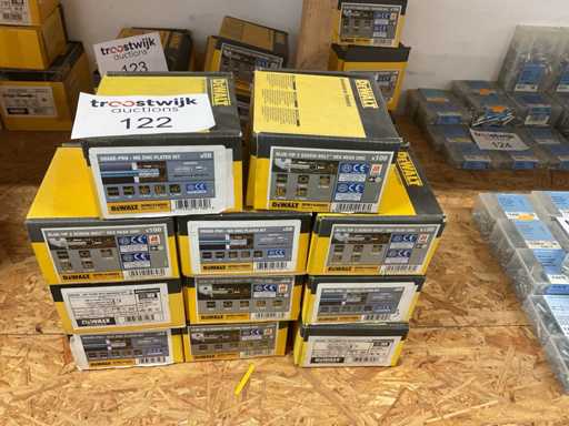 11 dozen metalen pluggen; betonschroeven