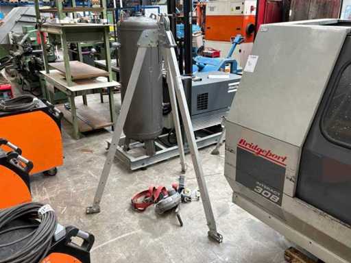 Tractel-Hebestativ mit Fallschutz