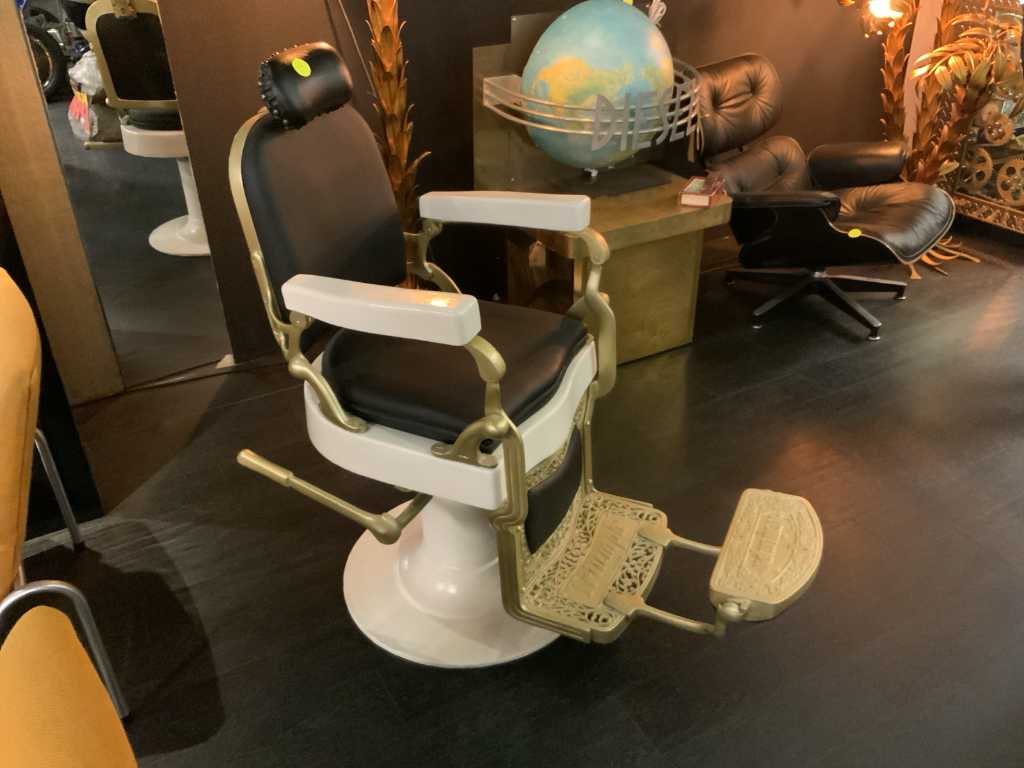 Triumph Vintage Barber Chair