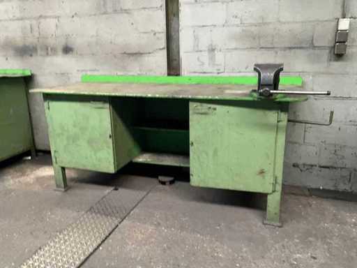 Banco da lavoro in acciaio con 1 morsa