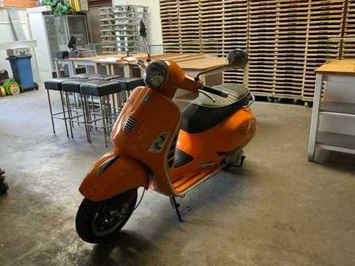 Vespa Scooter GTS 300 i.e. Super Scooter