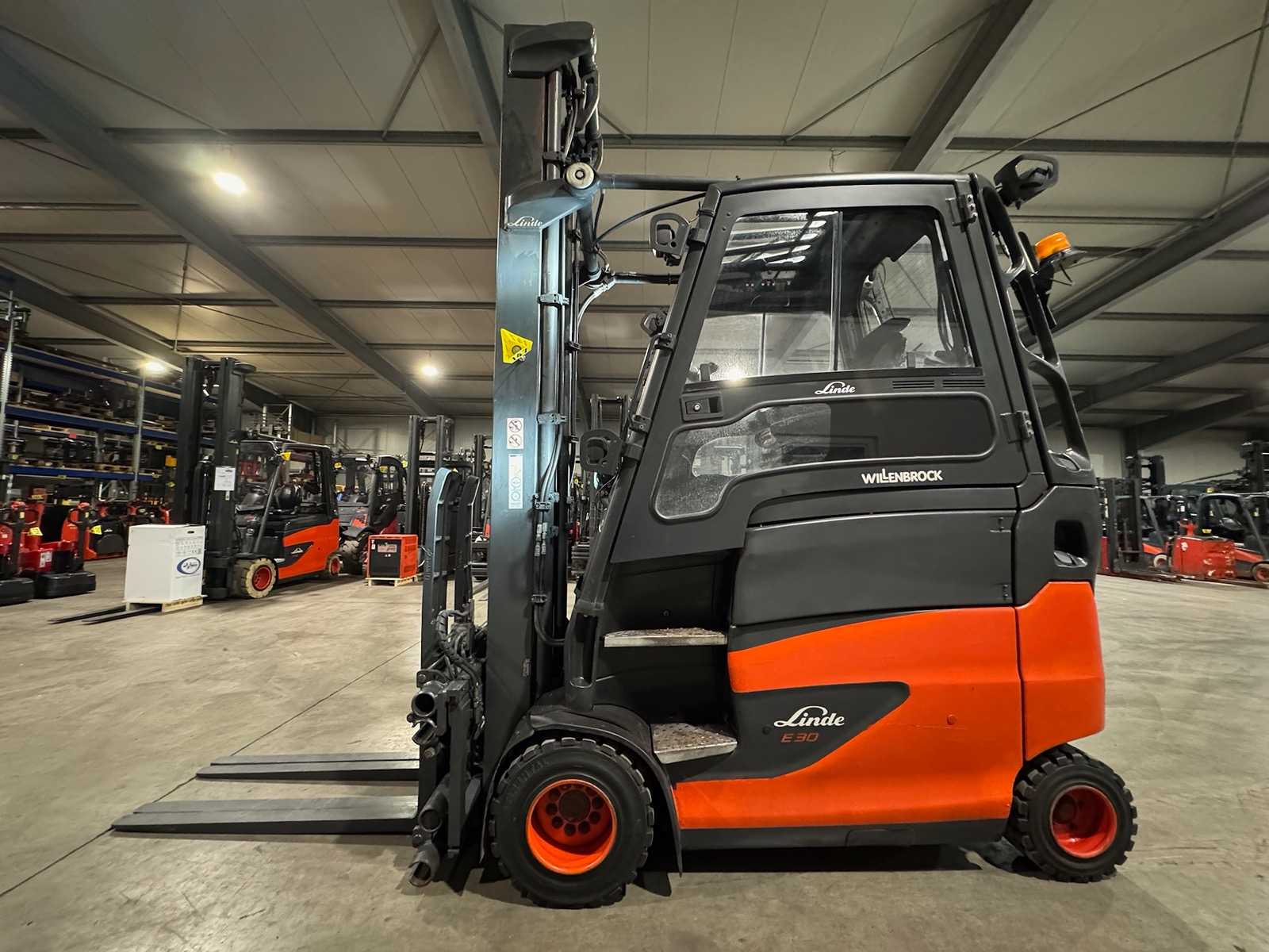 2020 Service + UVV 01/2027 Linde E30 3.000kg EVO Triplex 3.+4. Valve 4-way fork adjuster Electric forklift 14.500 hours