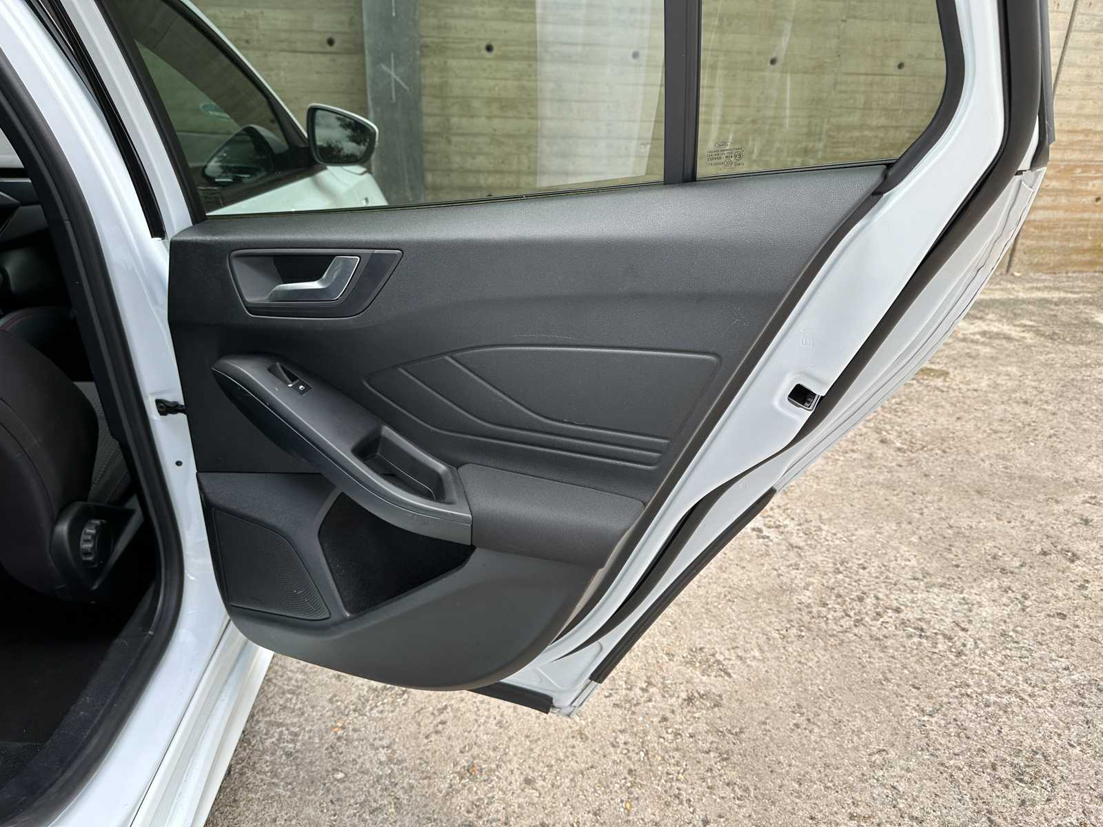 Ford Focus Wagon 1.0 EcoBoost Hybrid ST Line X Business 122pk 2021 (Origineel-NL+1eigenaar), N-245-JG