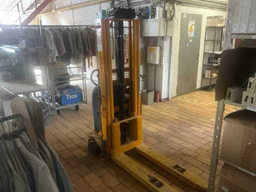 2004 Hub-Lift Semi Electric Stacker Stacker (To Be Repaired!)