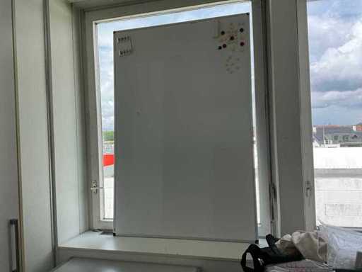 Tableau blanc 120x180 + porte-manteaux
