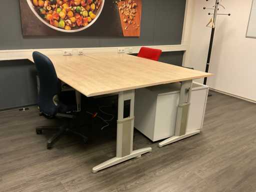 Partij divers kantoormeubilair