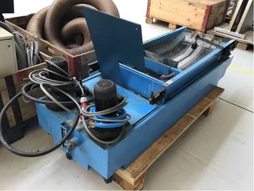 Belt filter for coolant with feed pumps