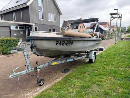 Alumax Bullit 400 Iaht cu motor cu tender