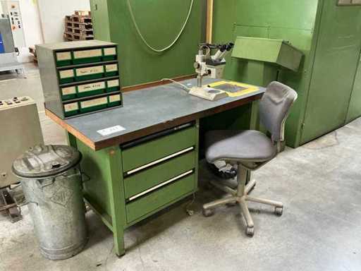 Établi avec sommaire