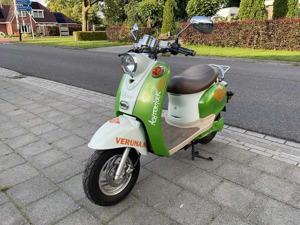 2010 Veruna Retro E-Scooter