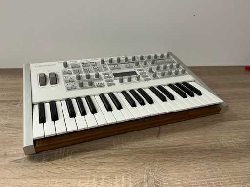 Access Virus TI Sintetizator Polar