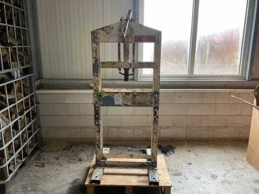 FOG P.M. 18 Garage Press