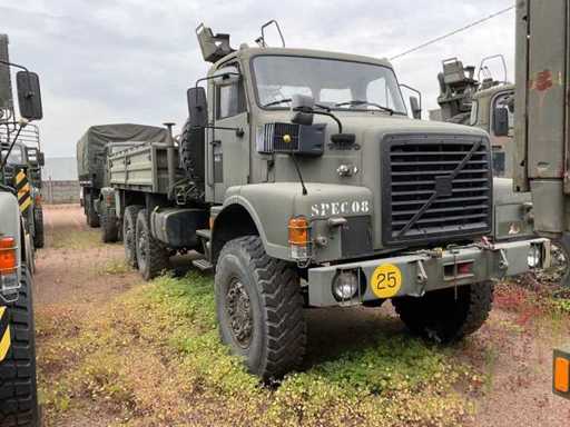 1987 Volvo N10 6x6 met fassi 8m kraan Legervoertuig