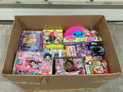 Jucăriile includ Lego, Star Wars și Pokémon