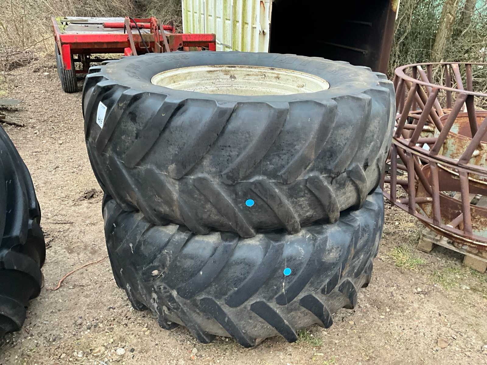 Michelin XM108 Tire with rim (2x)