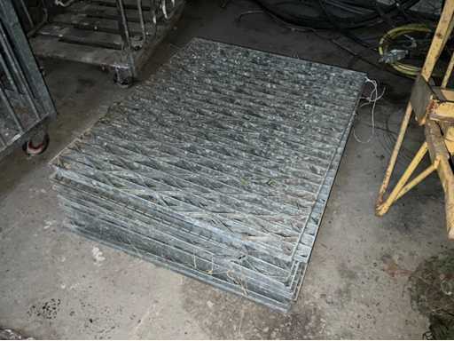 Parking de grilles en acier