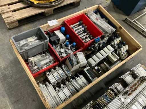 Lot de pièces détachées pneumatiques