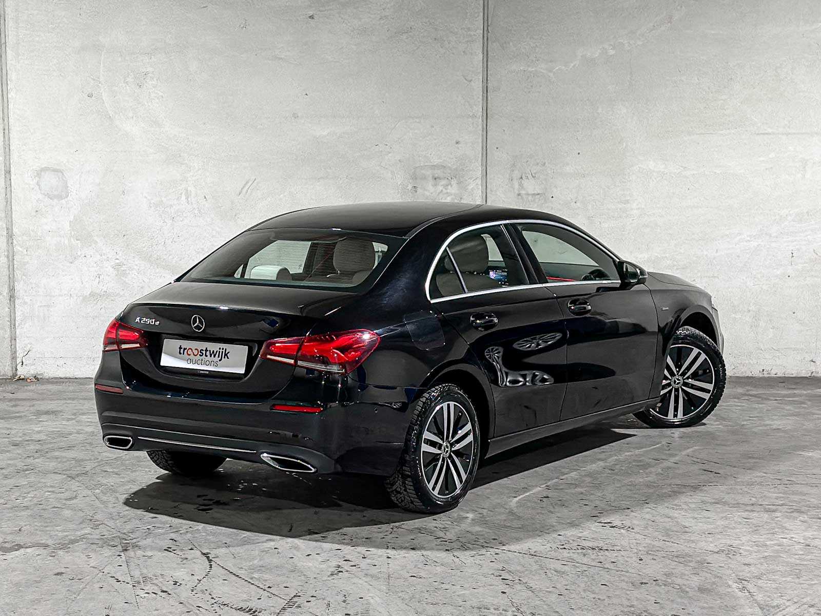 Mercedes-Benz A250 e Business Solution Luxury Limited 218pk 2020 (Origineel-NL + 1e Eigenaar) A-klasse, J-849-SG