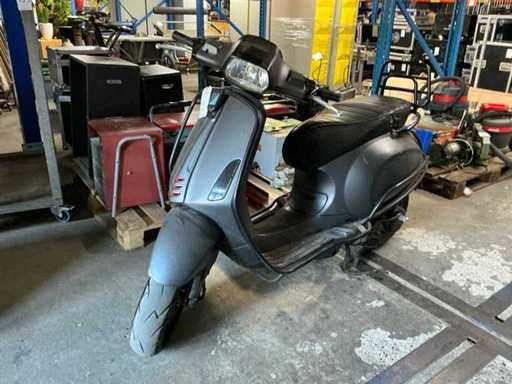 2014 Piaggio Vespa Roller