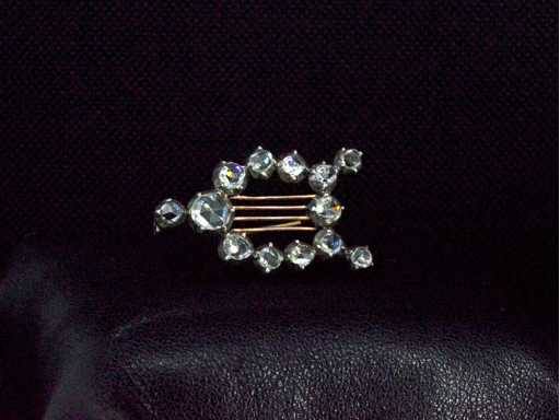 Antike goldene Harfenbrosche mit rosengeschliffenen Diamanten