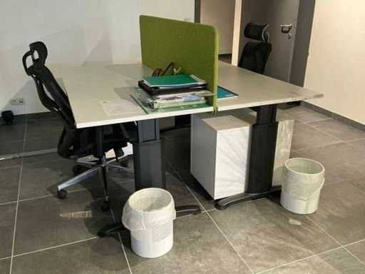 Bureau Steelcase à deux personnes sur l’île