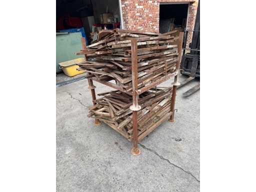 Lot van balkklemmen en 2 stapelrekjes  Divers Bouw- en bevestigingsmateriaal