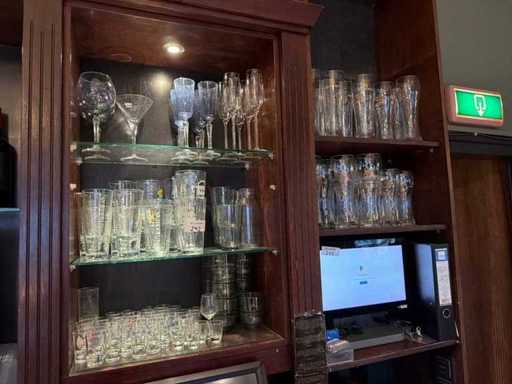 Série de divers types de verrerie