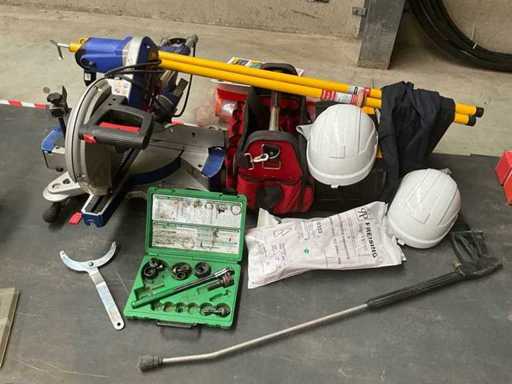 Lot de diverse unelte de atelier – ferăstrău cu braț radial și accesorii