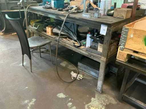 Metalen werkbank