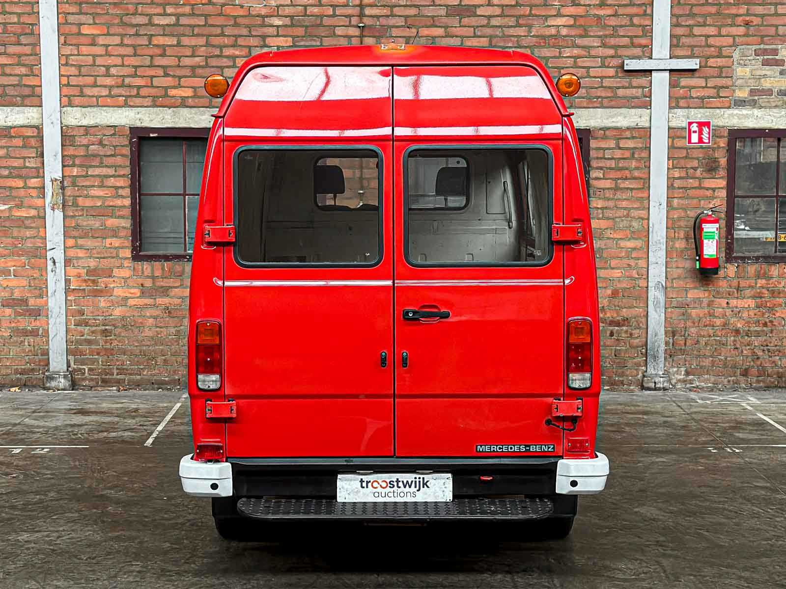 Mercedes-Benz -Brandweerwagen- 310D hoog G.V.W. Lang/Laag 95pk 1994, V-76-NGP