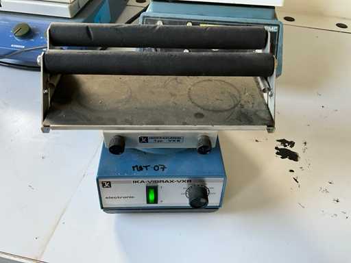 Agitatore per piastre IKA VIBRAX VXR