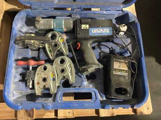 Machine à presse sans fil Uponor Unipipe UP75