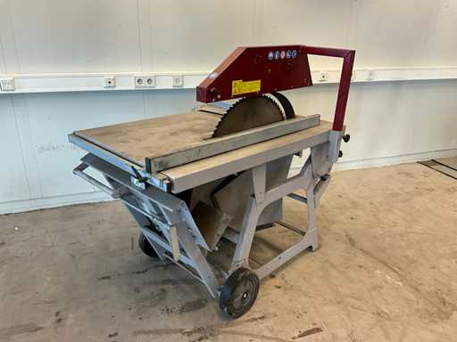 2015 BGU KWK780 Brandhout Zaagtafel