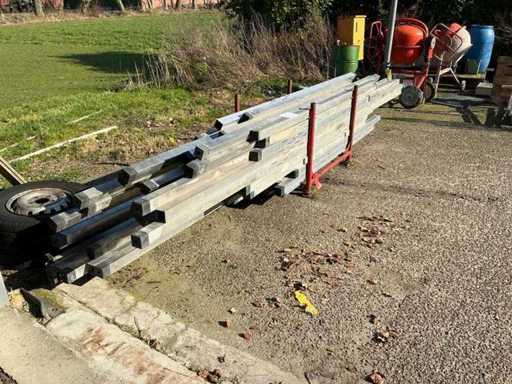 1 bok met ca. 60 aluminium metselprofielen