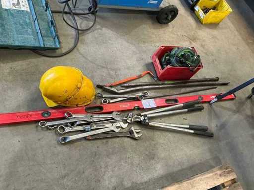 Série de divers outils manuels