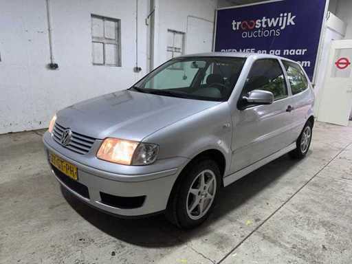 Volkswagen - Polo - 1.4-16V Trendline - 77-GT-PH- 2001