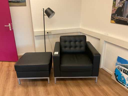 Fauteuil, hocker 68 x 68 cm en lamp