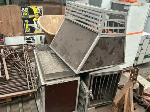 Dog cages (3x)